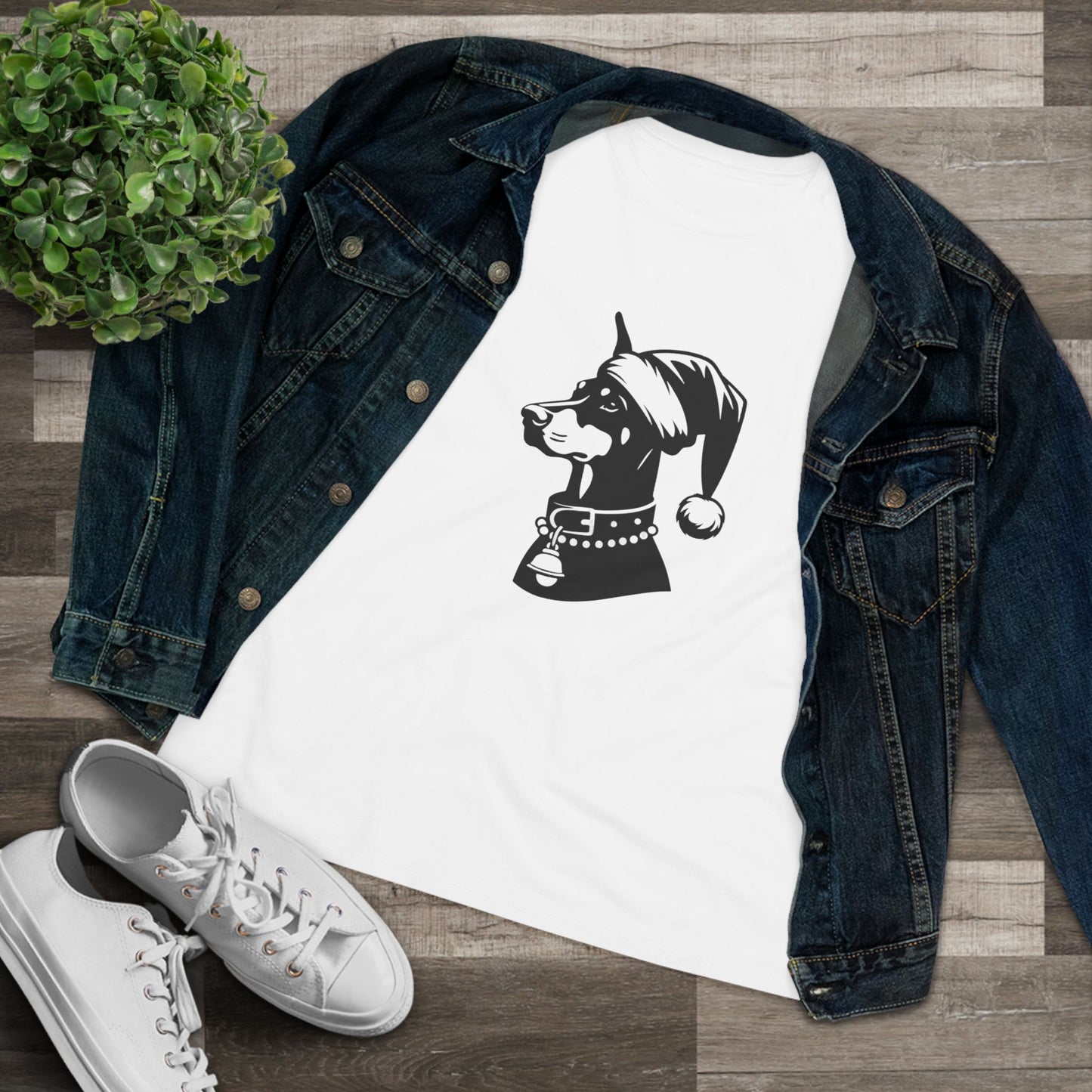 Santa Paws Doberman Women's Short Sleeve Crewneck Tee