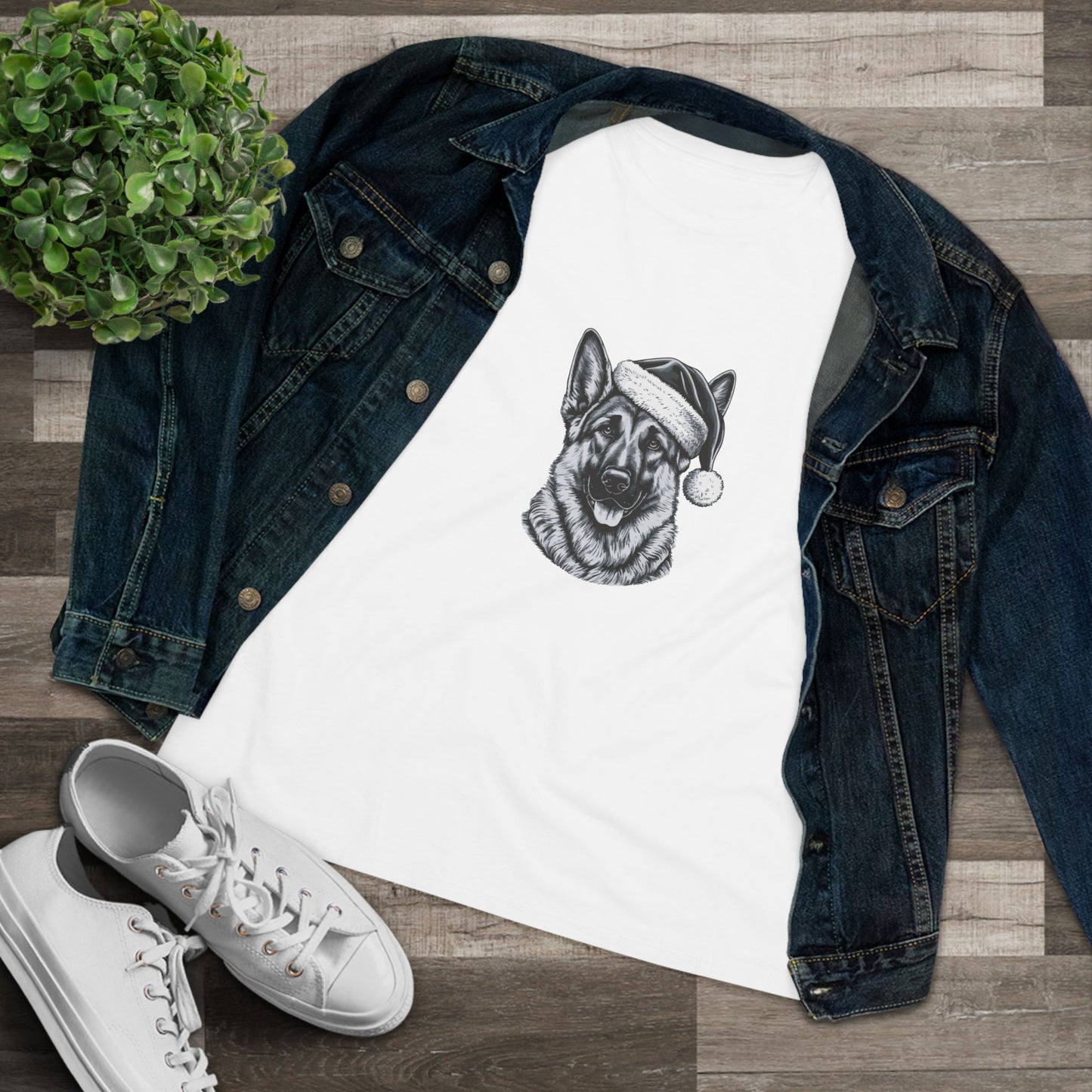 Santa Paws German Shepherd Women's Short Sleeve Crewneck Tee