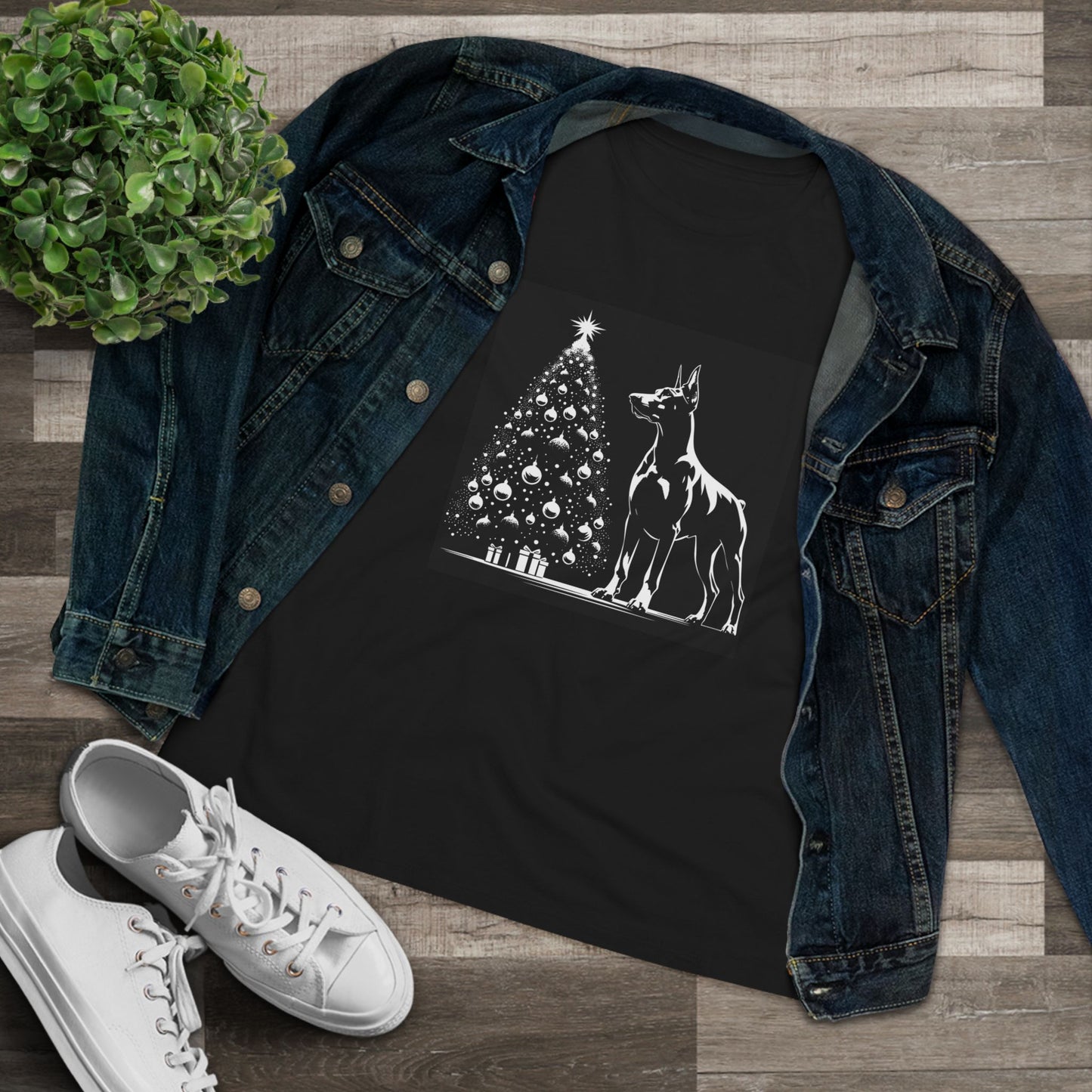Doberman Christmas Tree Women's Short Sleeve Crewneck Tee