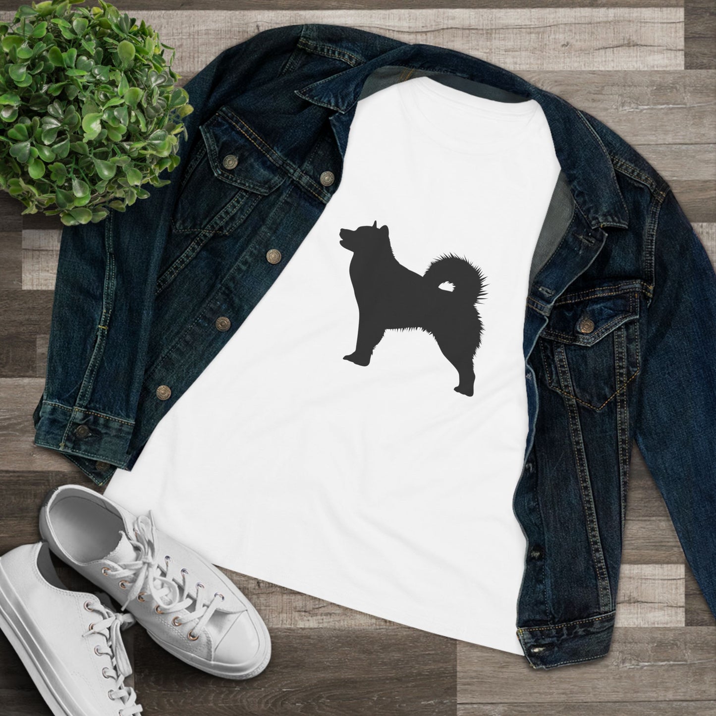 Malamute Silhouette Women's Short Sleeve Crewneck Tee