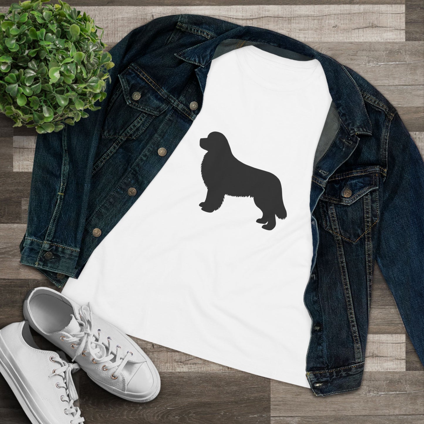 Newfie Silhouette Women's Short Sleeve Crewneck Tee